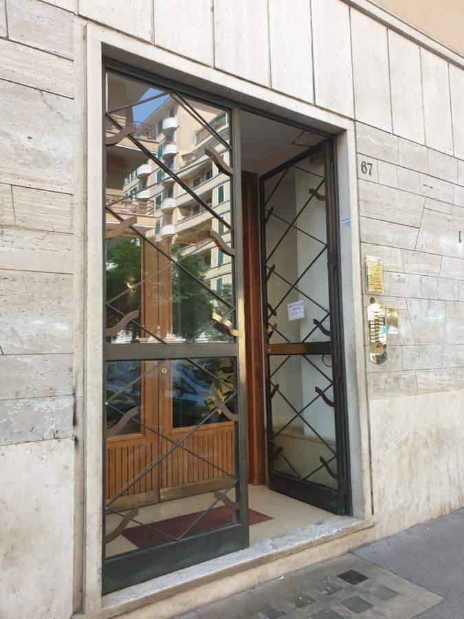 Holiday Max Rome Exterior photo